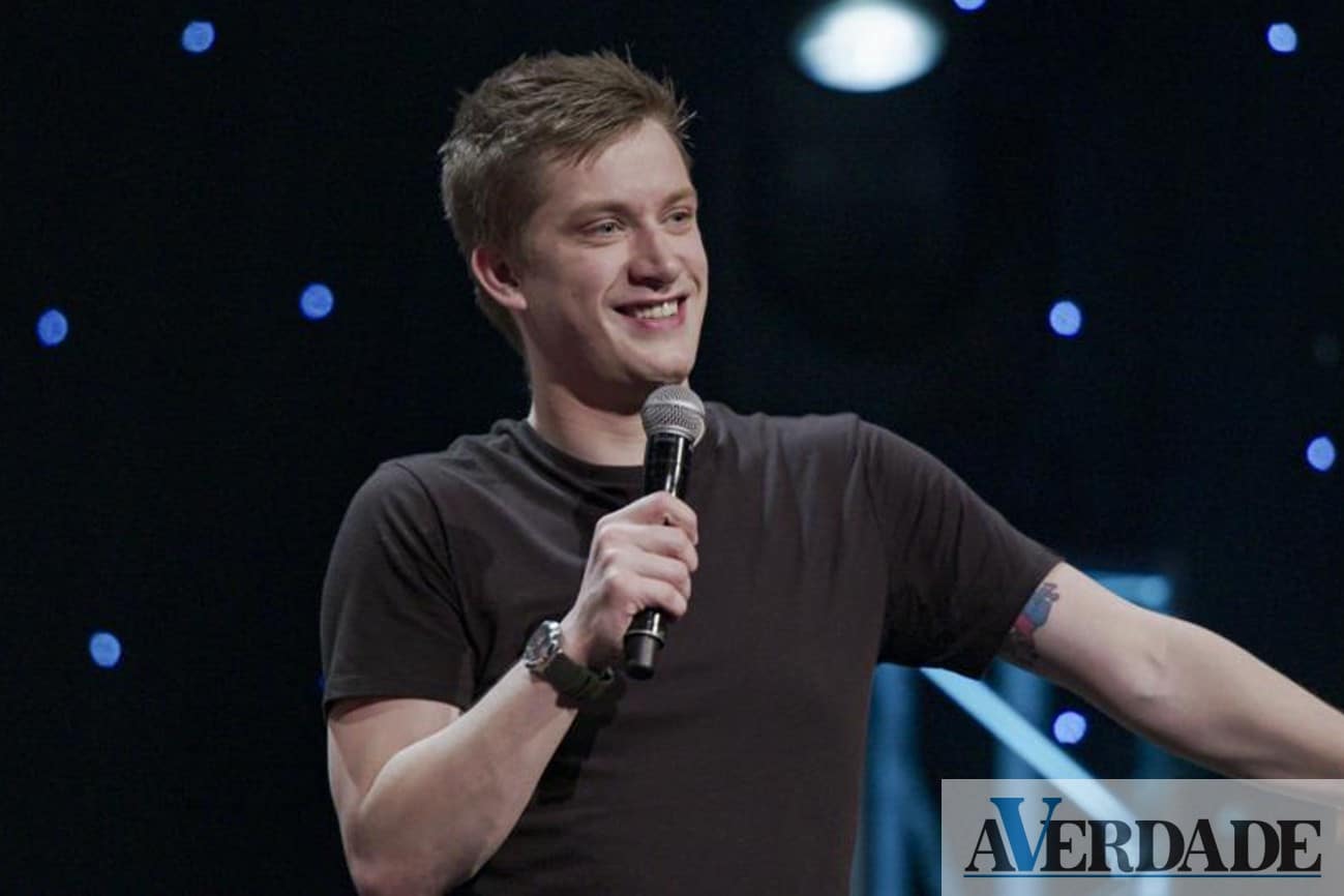 Humorista Daniel Sloss atua no Porto este verão