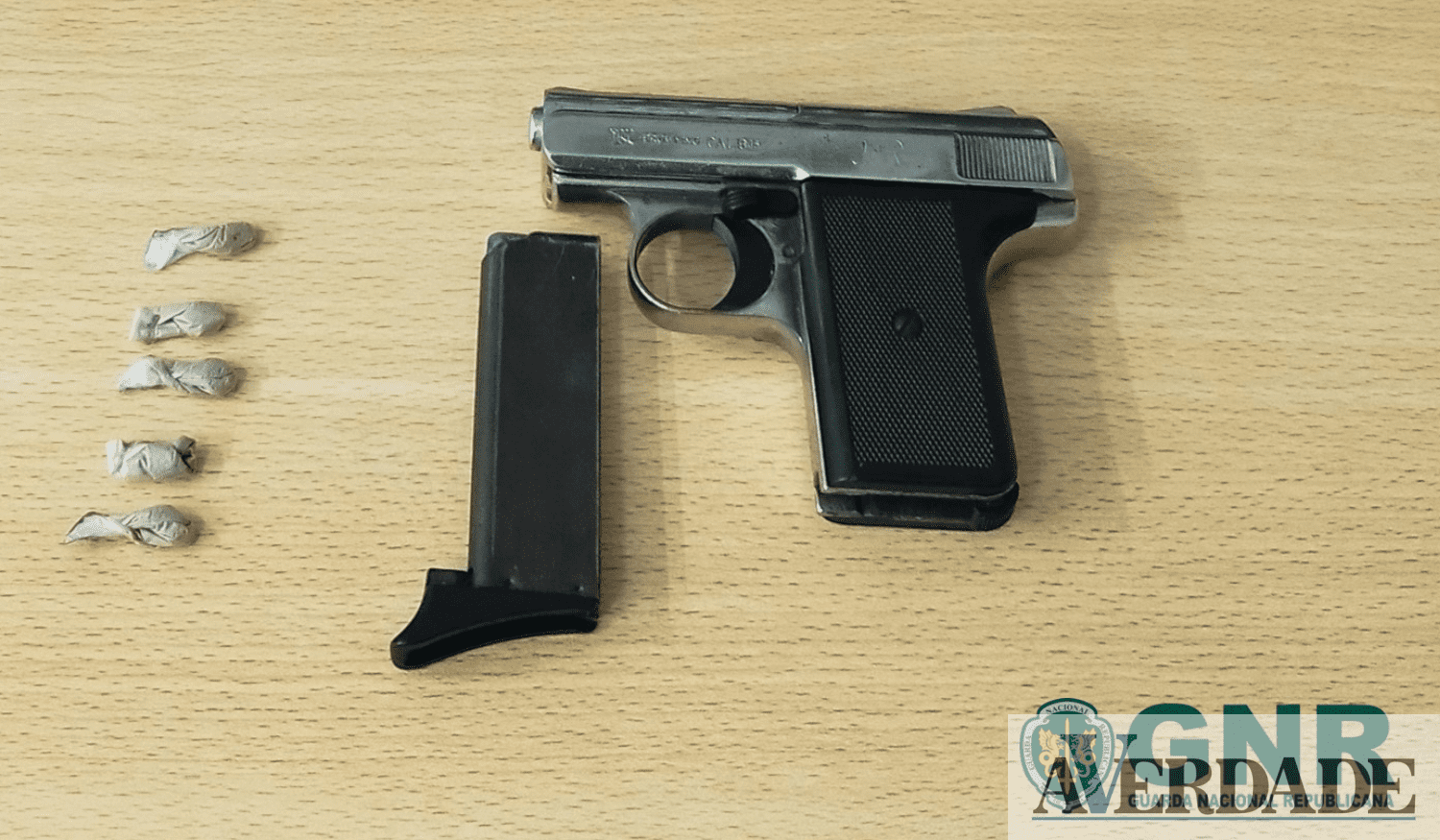 Homem de 23 anos detido em Marco de Canaveses por posse de arma e heroína 