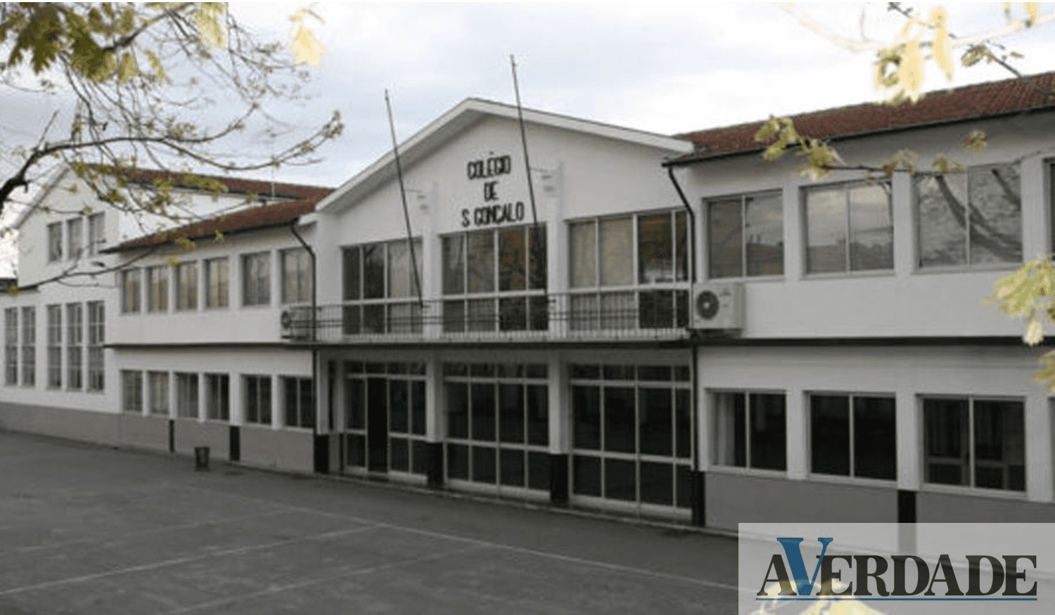 Amarante: Estudantes vestem-se com roupas femininas e são expulsos do Colégio S. Gonçalo