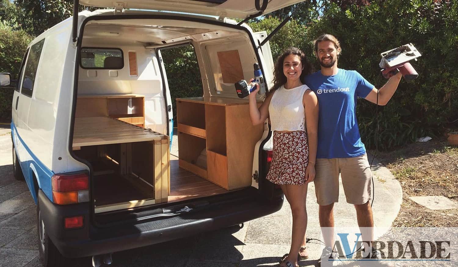 Paixão por viajar levou Ana e Diogo a transformar a carrinha 'Nicole'