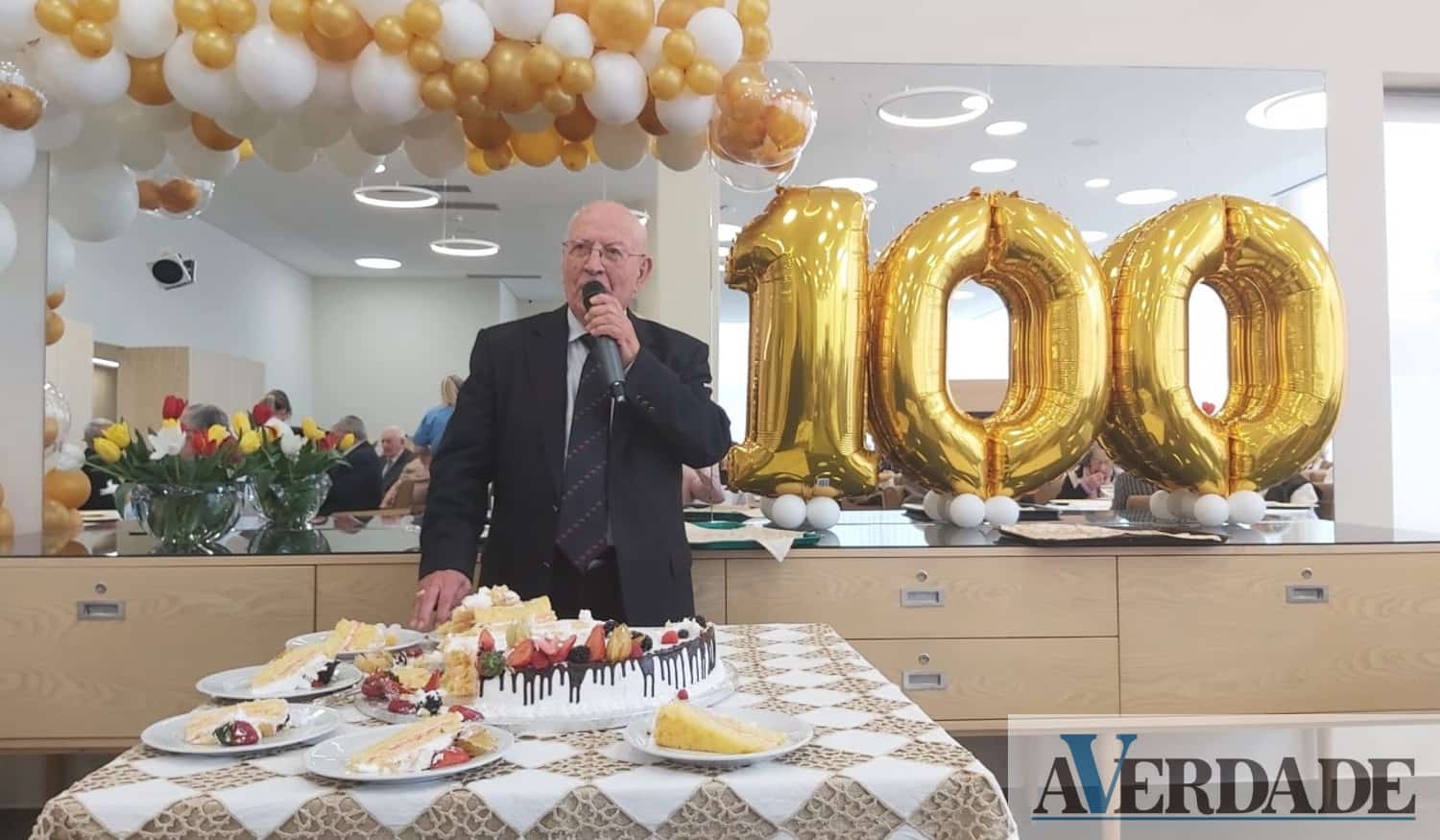 António do Carmo Teixeira celebrou 100 anos e mantém-se "ativo e atualizado"