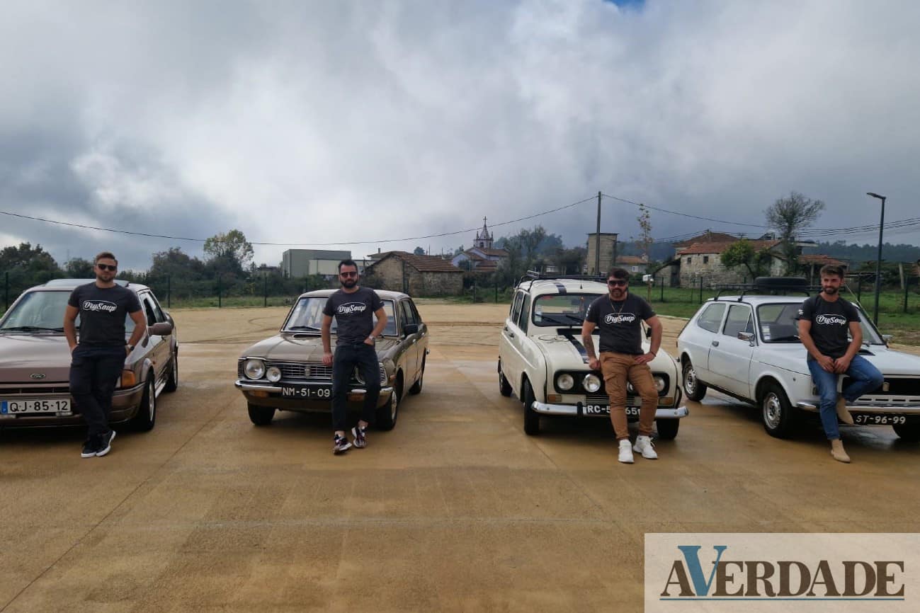 Quatro amigos uniram a paixão pelos carros antigos e criaram o "Clássicos Terra da Sopa Seca"