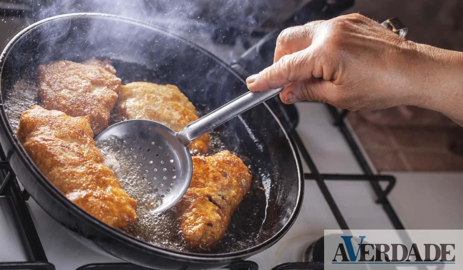 Soluções simples e naturais para eliminar o cheiro a fritos da cozinha