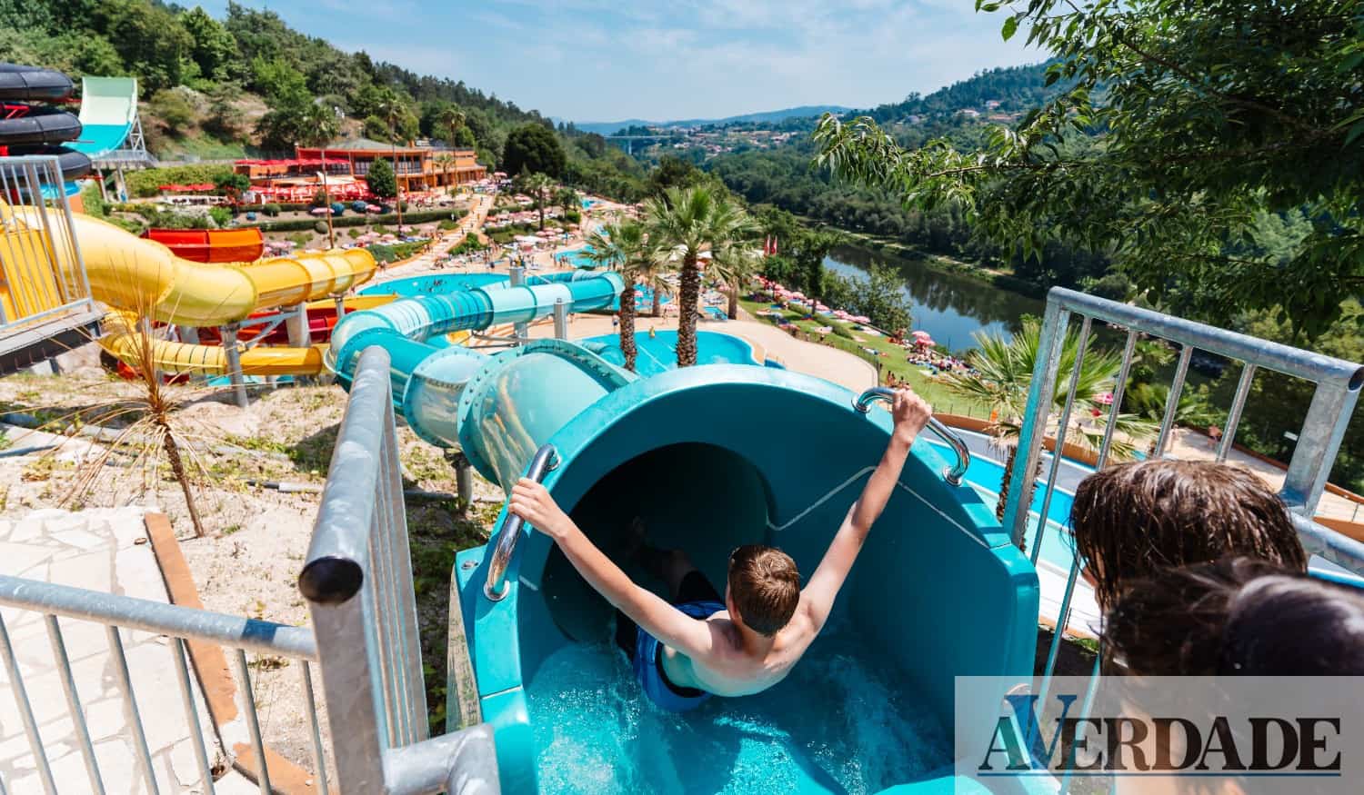Abre hoje o Parque Aquático de Amarante com novos espaços verdes e a mascote arara "Tupi"