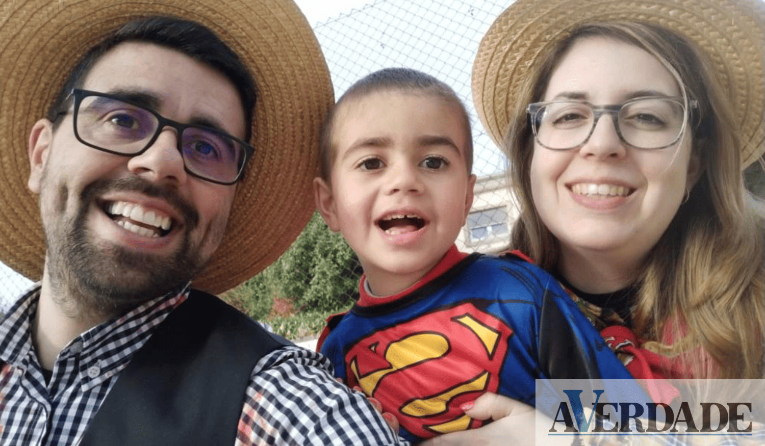 Dia da Criança: João vive no "mundinho dele" e é uma criança "espontânea e extremamente feliz" 