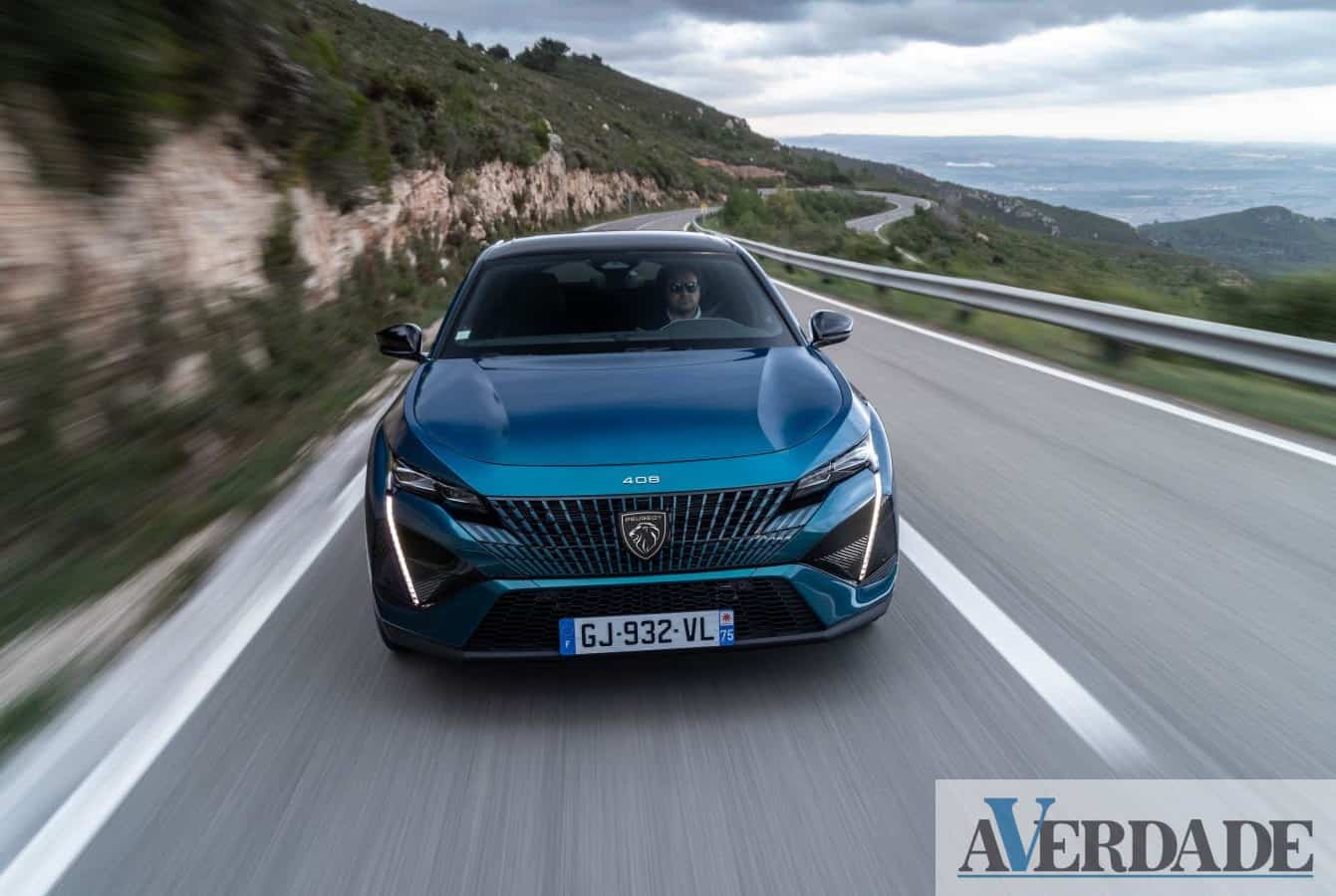 Peugeot 408 Plug-in Hybrid chega a Portugal