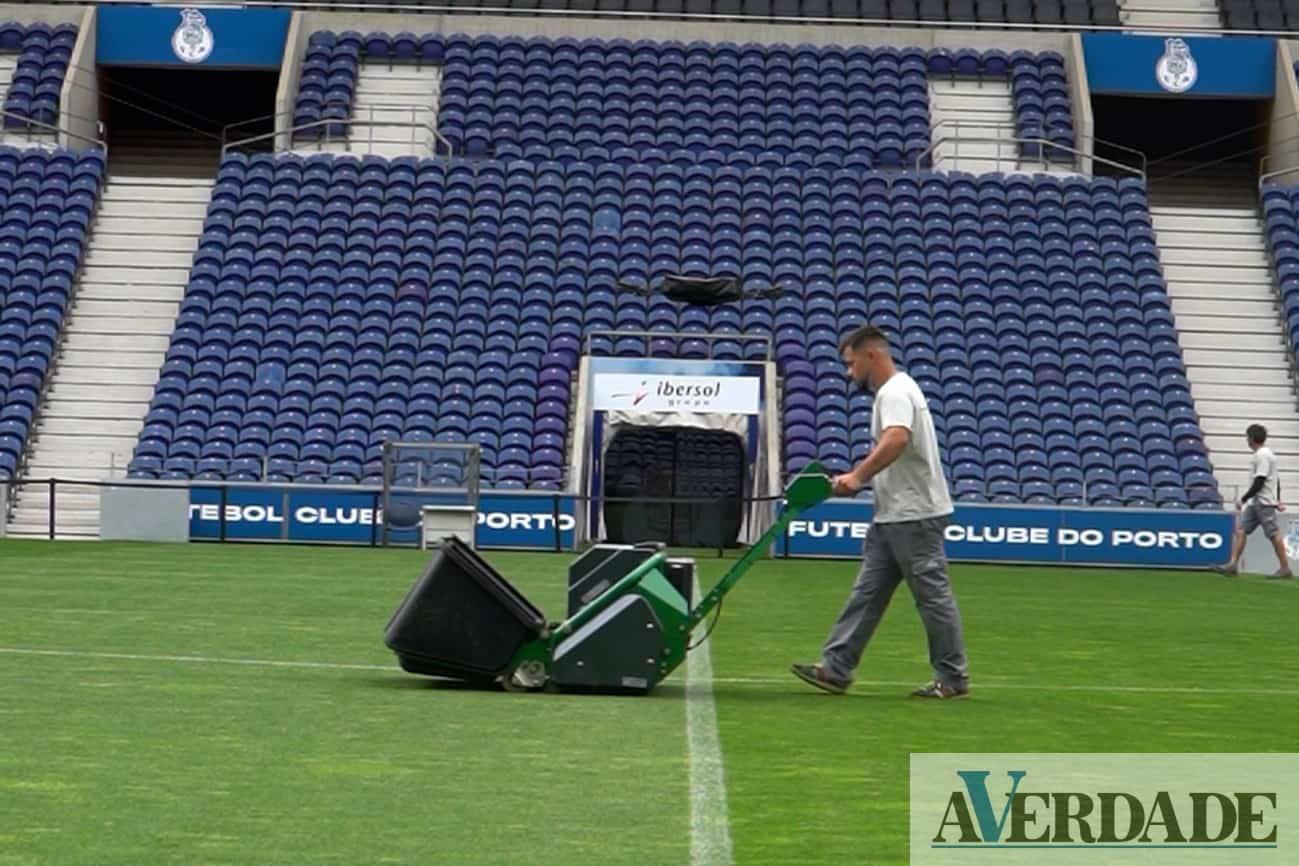 Jovem de Lousada é um dos responsáveis pela manutenção do relvado do Estádio do Dragão