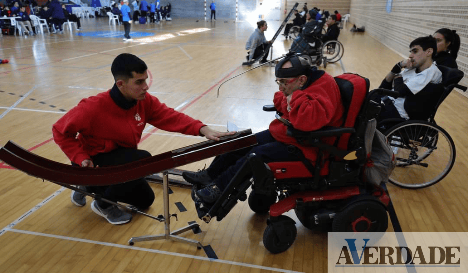 Aos 20 anos, Carlos Coelho é técnico de competição do atleta de Boccia Armando Costa