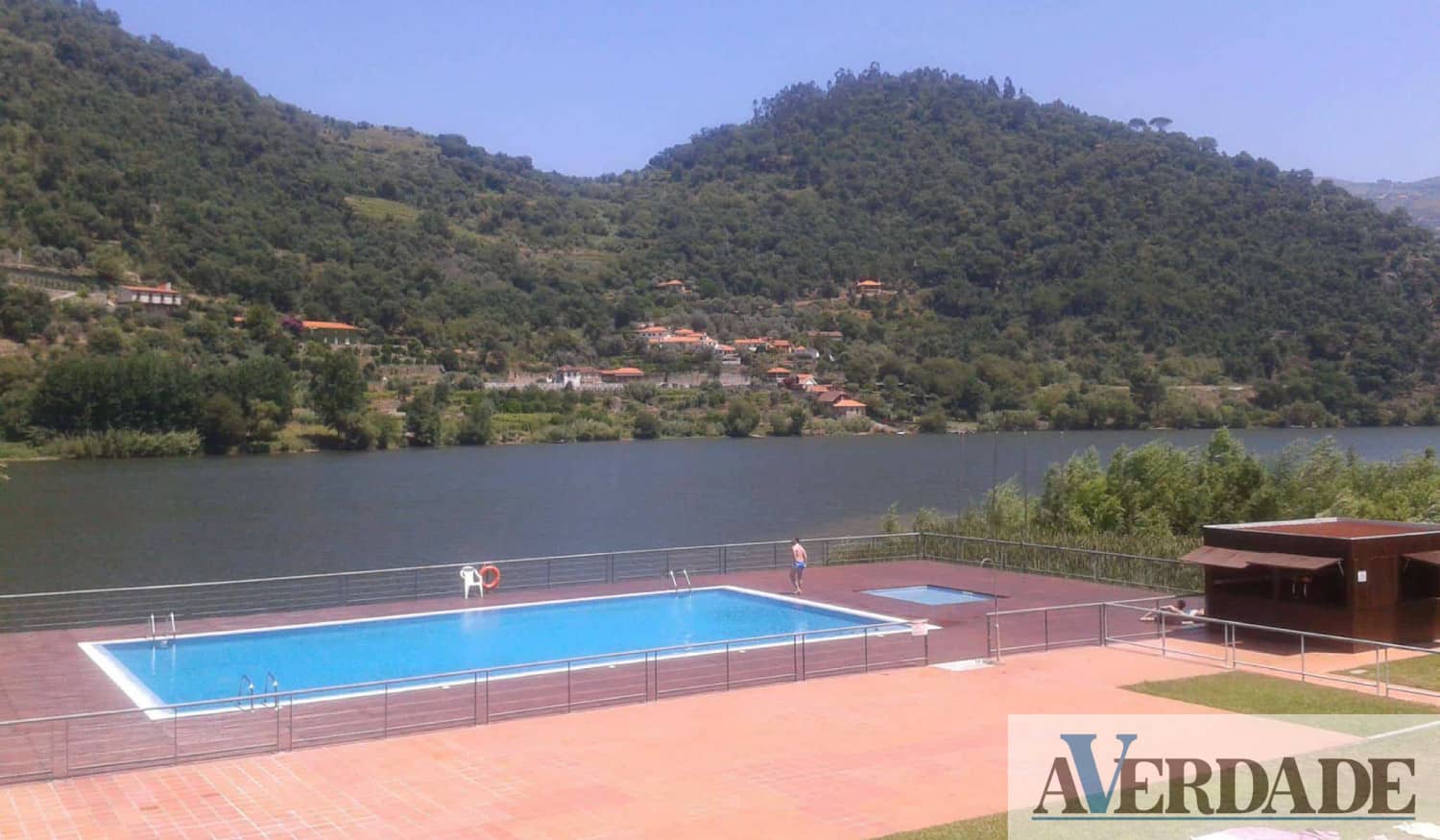 Praia Fluvial de Porto de Rei em Resende convida ao lazer e à prática desportiva