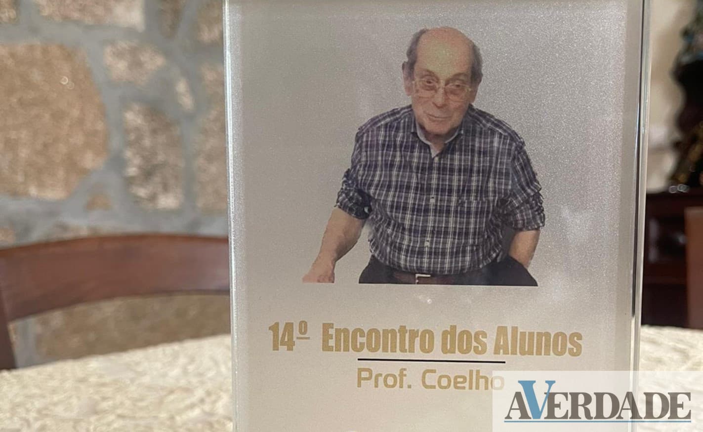 Opinião: Homenageiam o professor há décadas, mesmo depois do falecimento