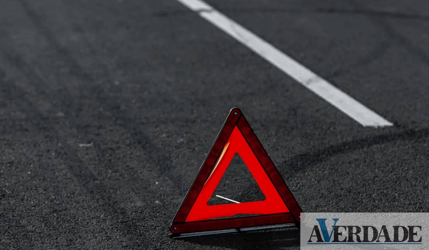 Acidente com camião de transporte de placas de cimento condicionou o trânsito na A4