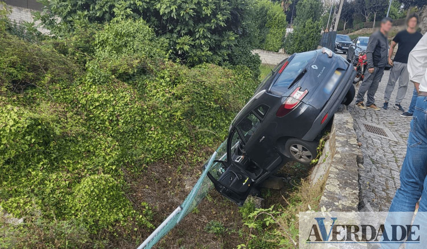 Carro despista-se em Marco de Canaveses