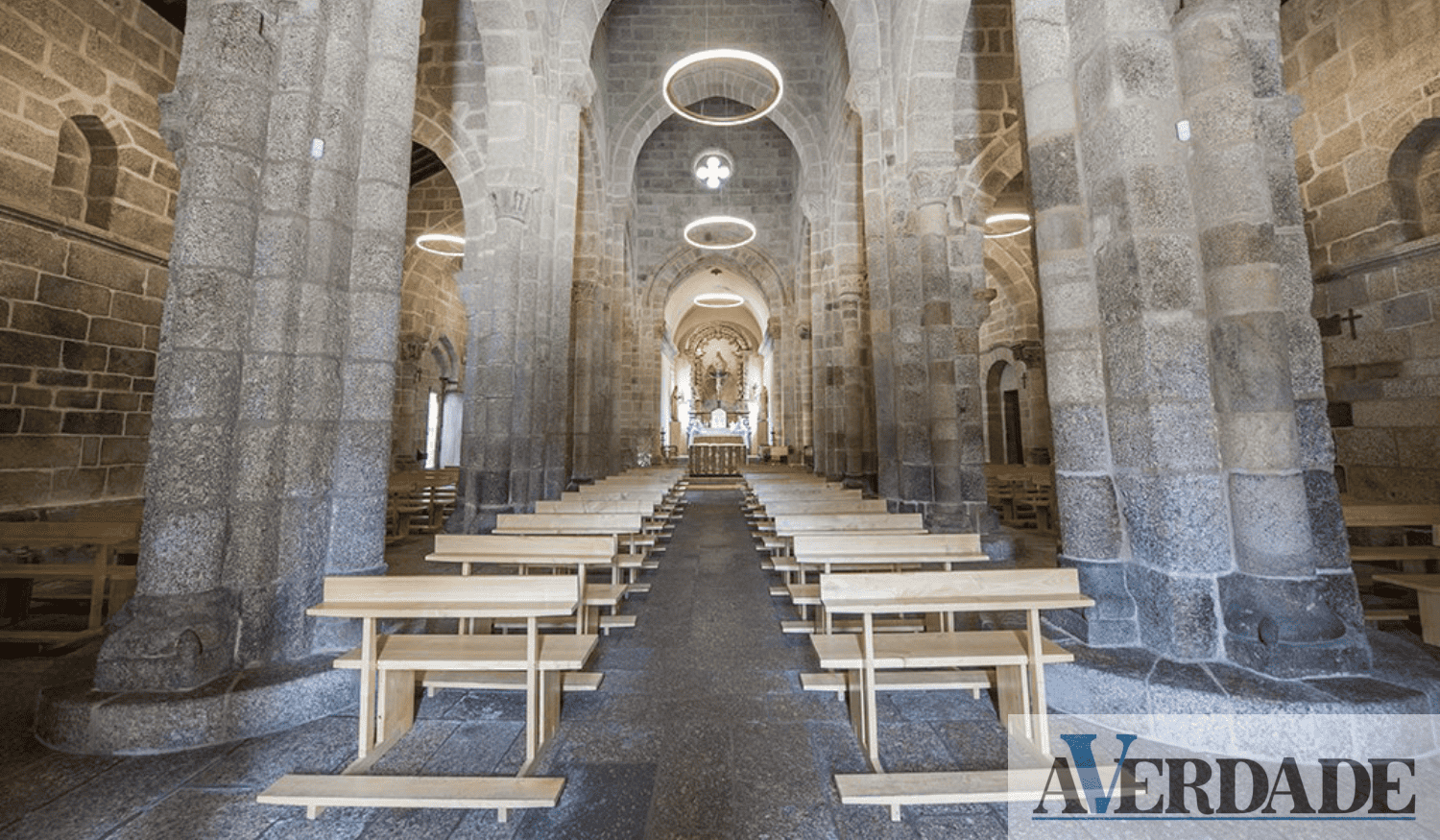 Mosteiro do Salvador de Travanca contém uma das mais altas torres medievais do país