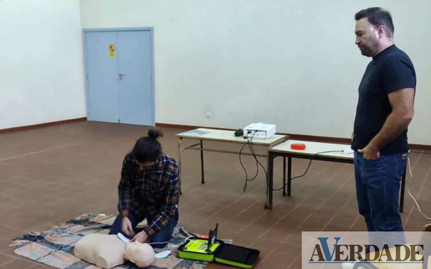 Paços de Ferreira é o 1.º município a equipar todas as escolas com desfibrilhadores automáticos