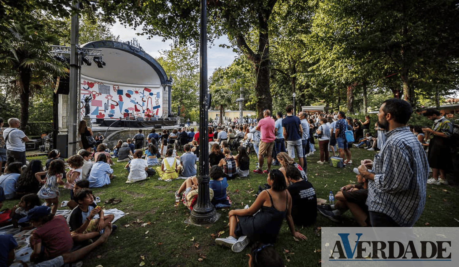 Feira do Livro do Porto encerra com concertos de Filipe Sambado e "A garota não"