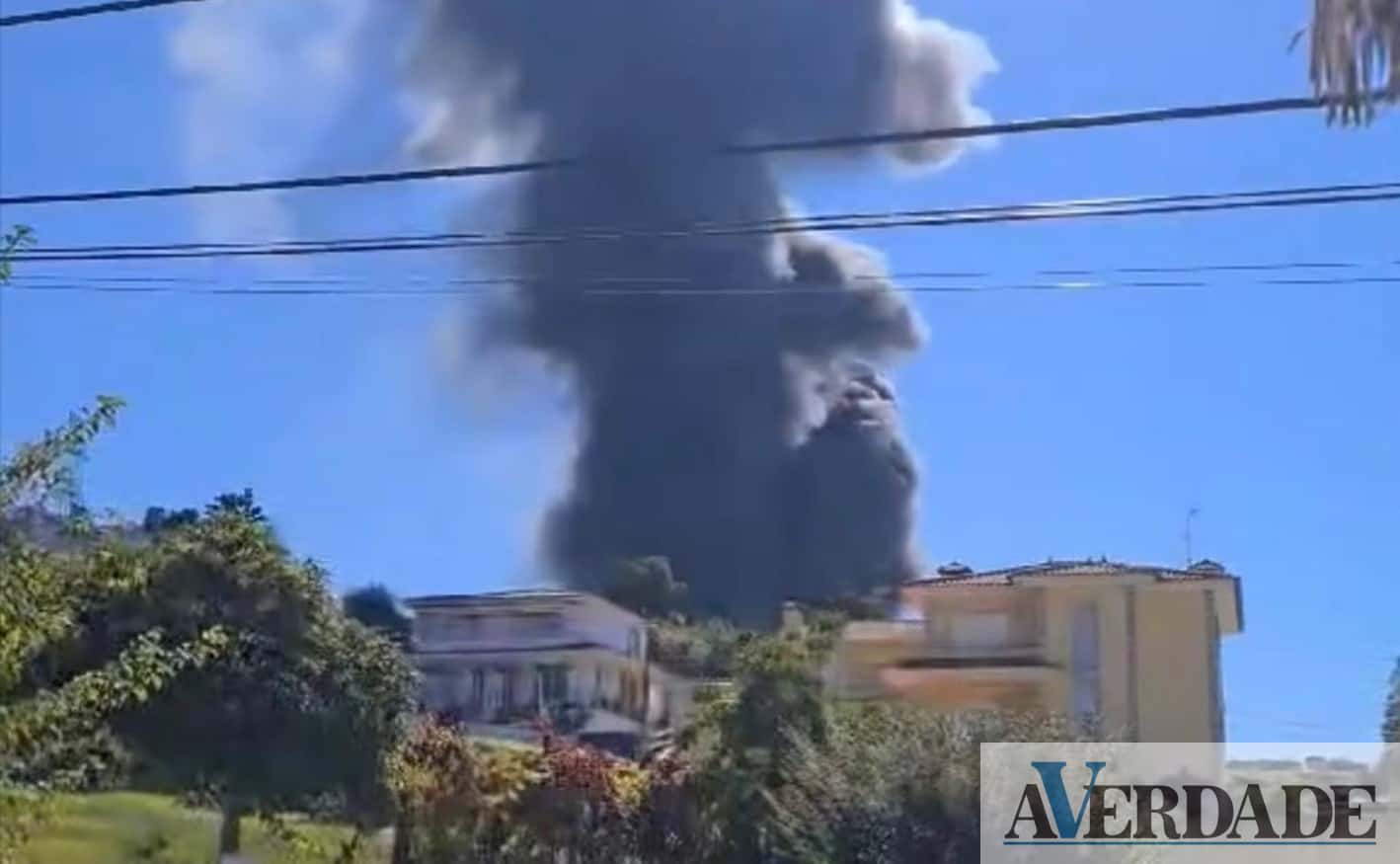 Incêndio deflagrou numa fábrica de pneus em Penafiel