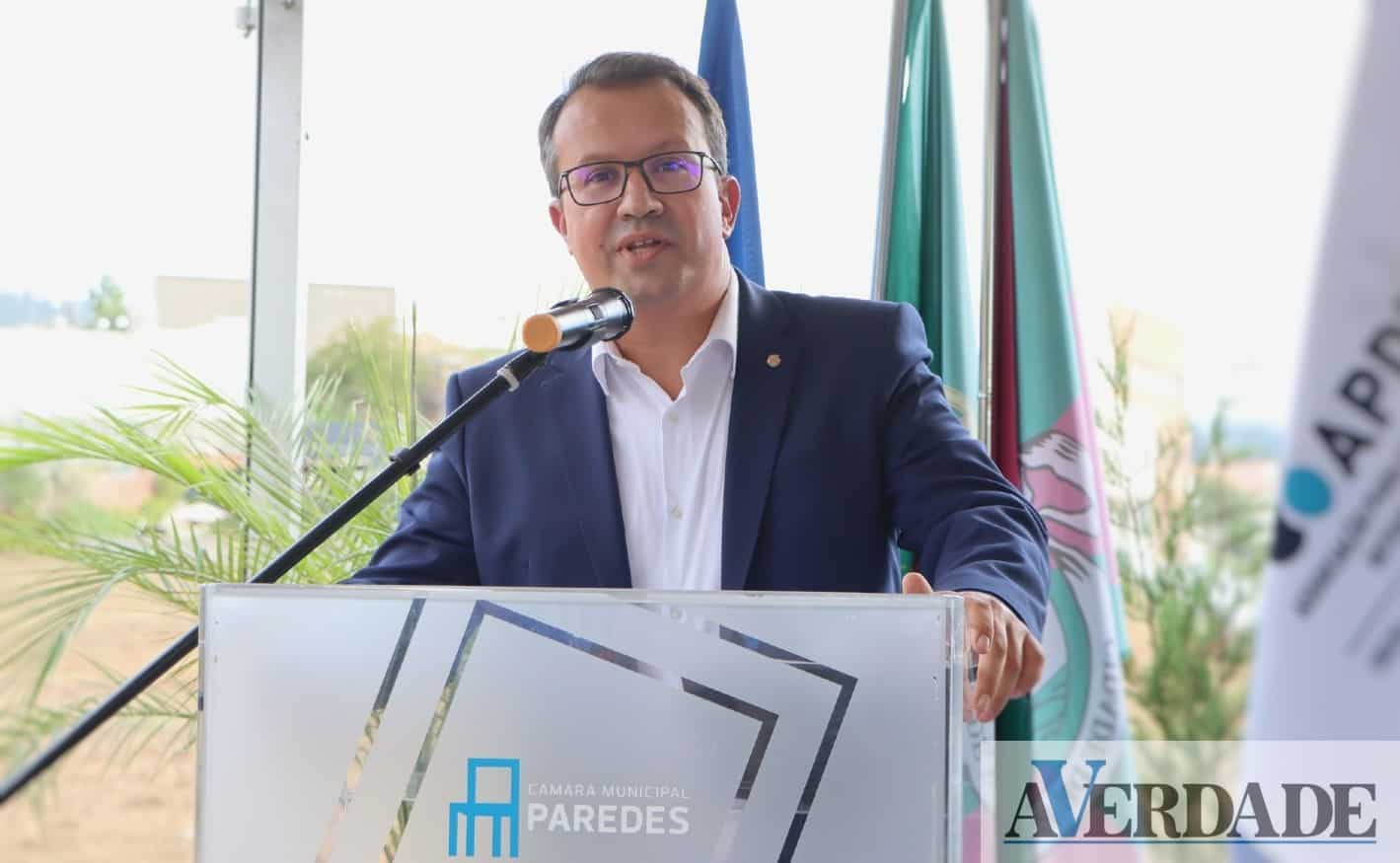 PSD Paredes alerta para aumento de dívida do município. Alexandre Almeida desmente acusação