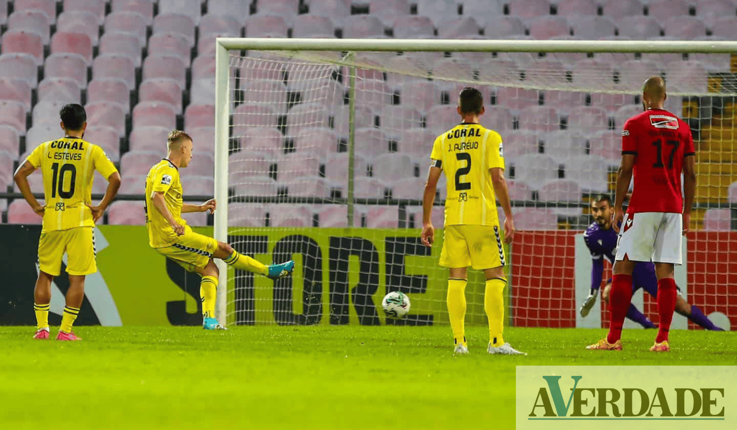 FC Penafiel goleado em casa pelo Nacional da Madeira