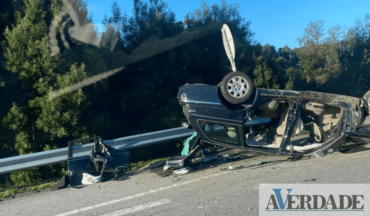 Despiste deixa duas pessoas feridas na A4