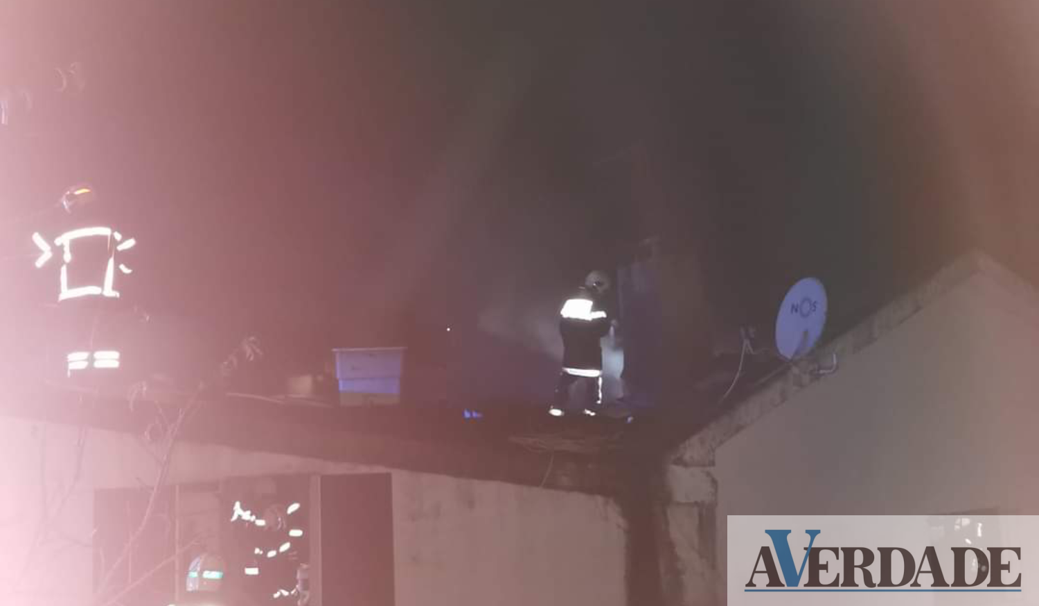 Incêndio deixa família desalojada em Cinfães. Seis pessoas transportadas para o hospital