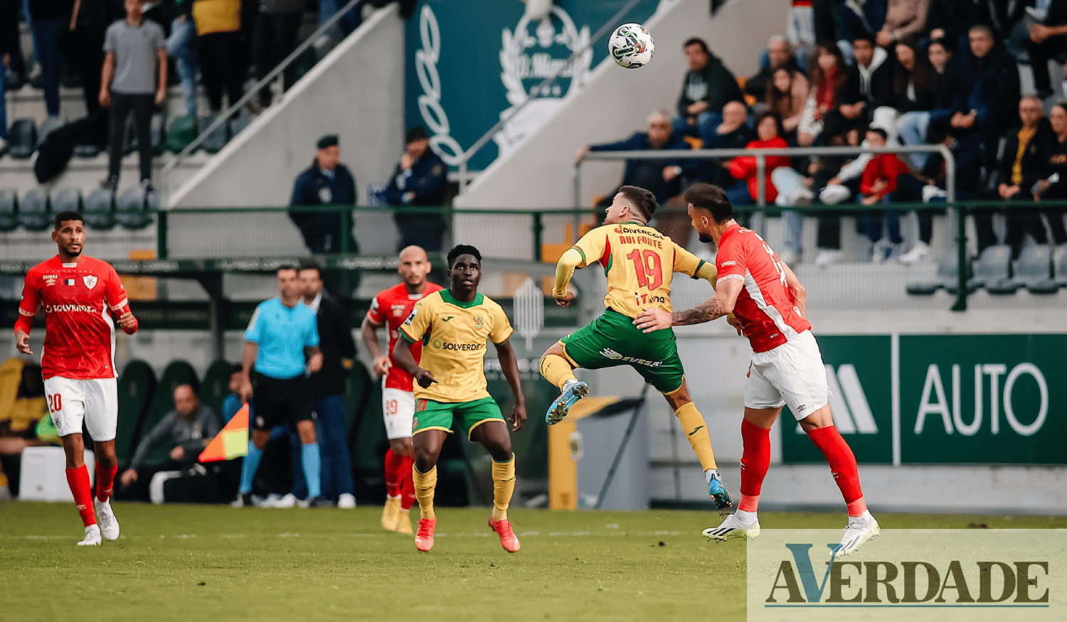 FC Paços de Ferreira derrotado intramuros pelo Santa Clara