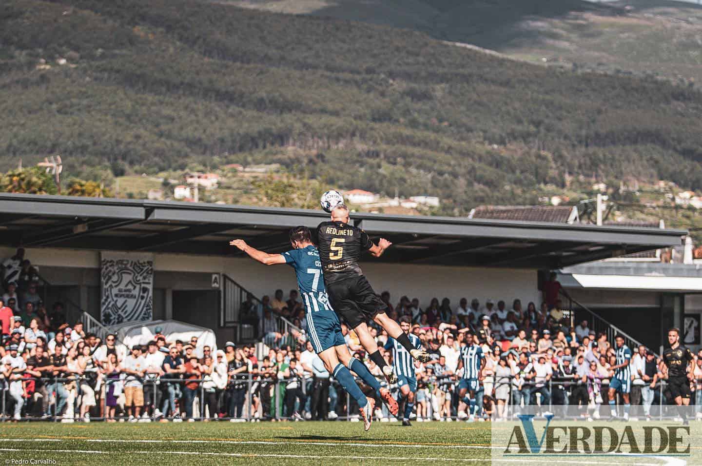 Dérbi entre rivais Nespereira FC e CD Cinfães joga-se este sábado