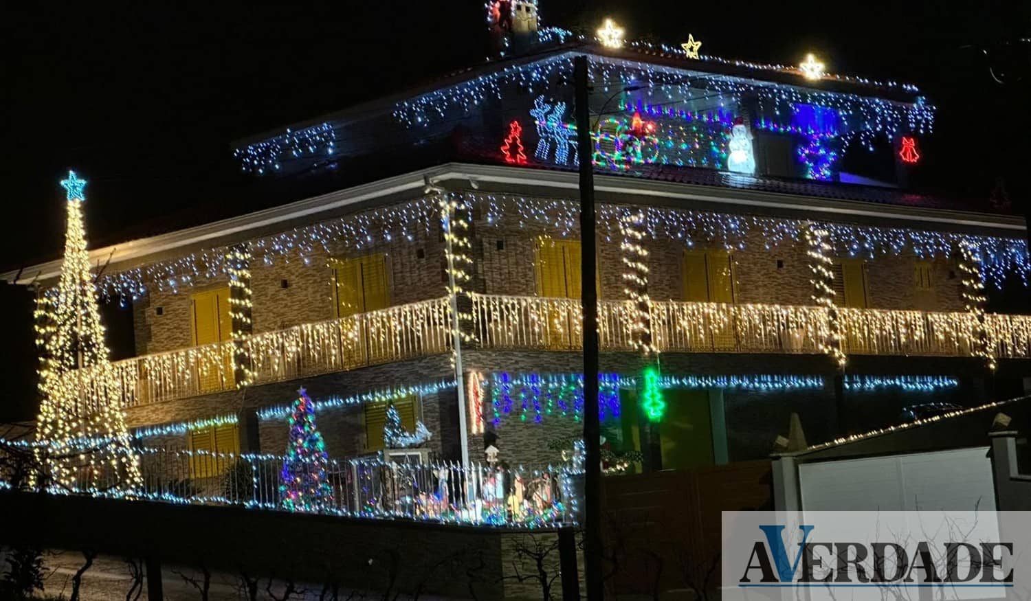 Maria Dias é "apaixonada" pelo Natal e ilumina casa em Paredes com mais de 12 mil luzes