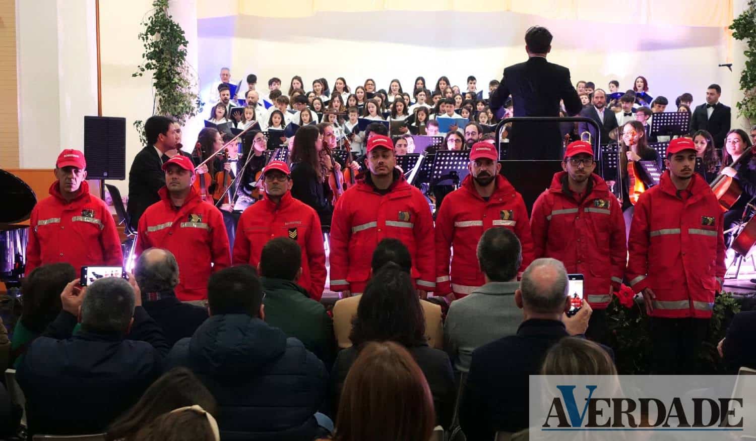 Concerto solidário de Ano Novo encheu o salão dos Bombeiros do Marco de Canaveses