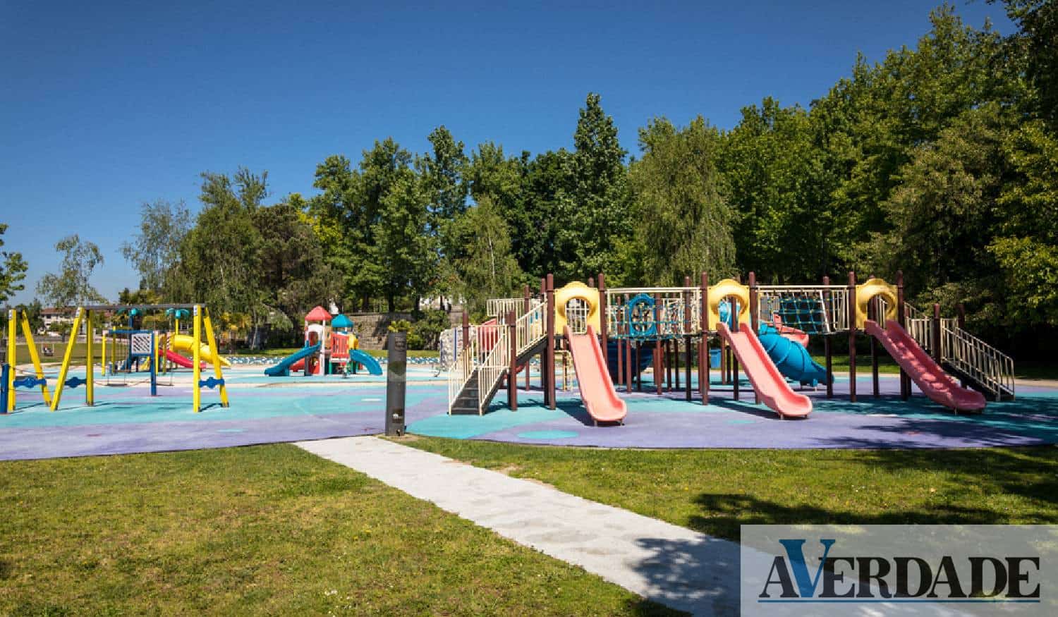 Parque Infantil do Parque Urbano de Paços de Ferreira está a ser alvo de intervenções
