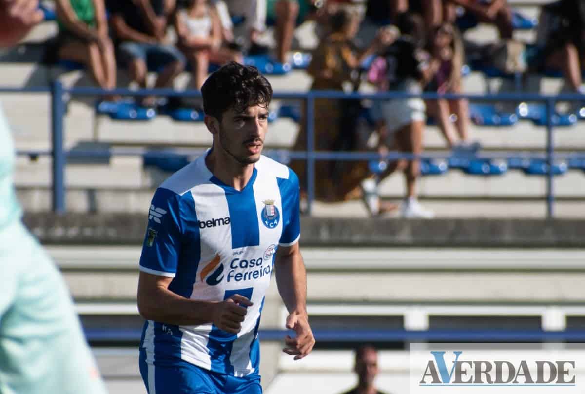 FC Alpendorada goleia Sobrado e soma quinta vitória consecutiva no campeonato