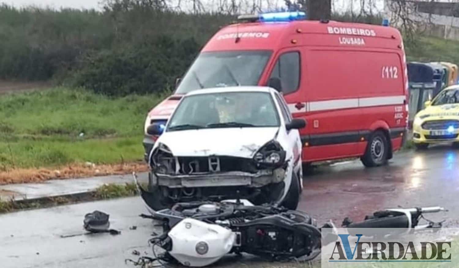 Colisão entre ligeiro de mercadorias e motociclo provoca um ferido em Lousada