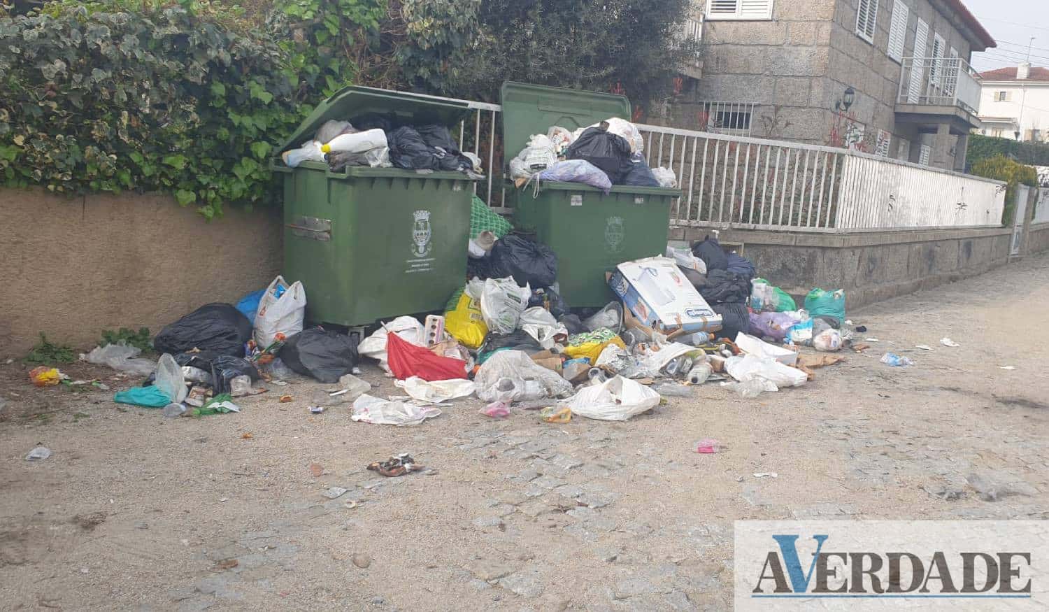 Amarante: Moradores de Vila Meã queixam-se da falta de recolha do lixo e do "mau cheiro"