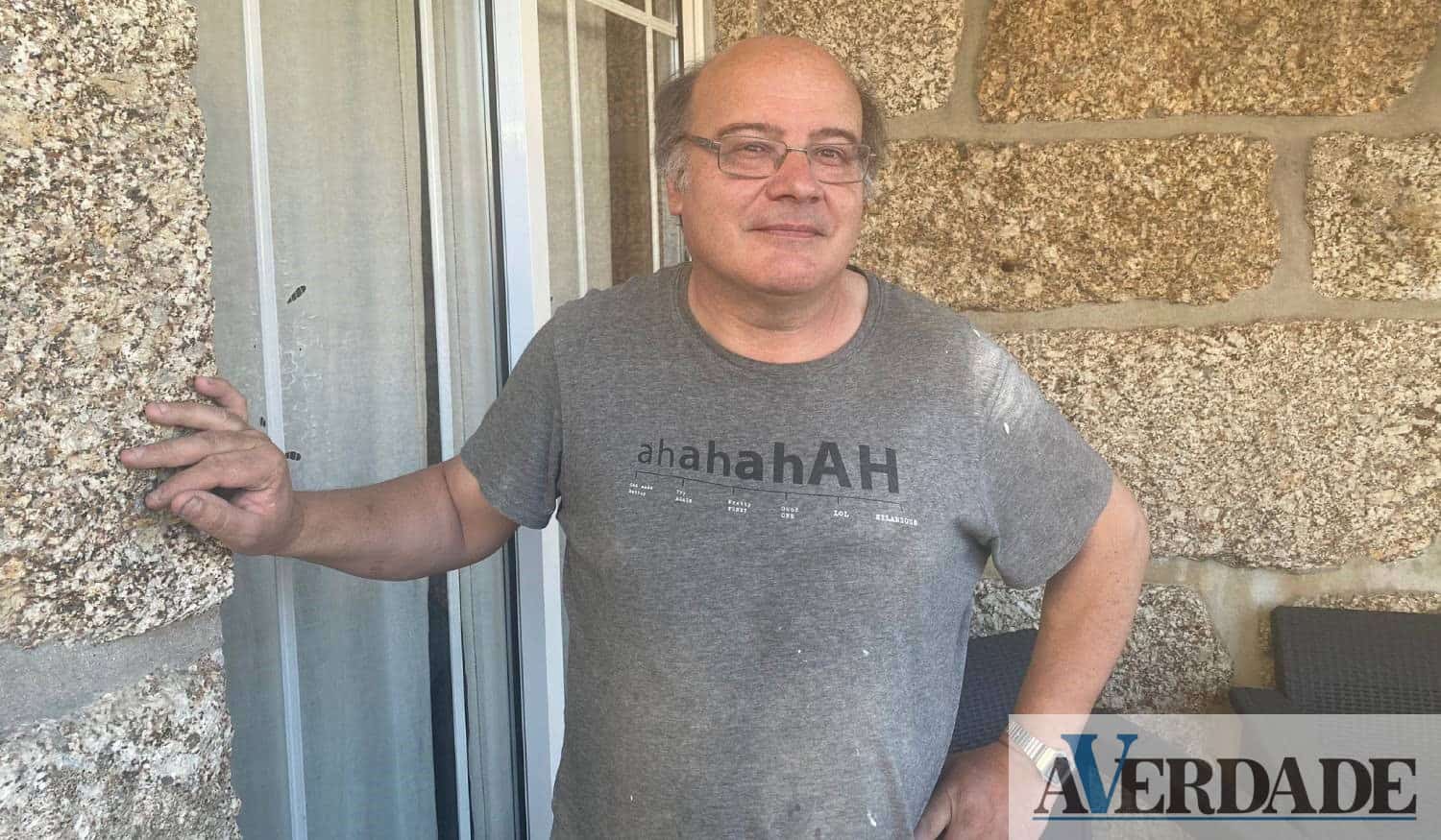 Carpinteiro há mais de 40 anos, António Caetano nunca pensou "em desistir da profissão"