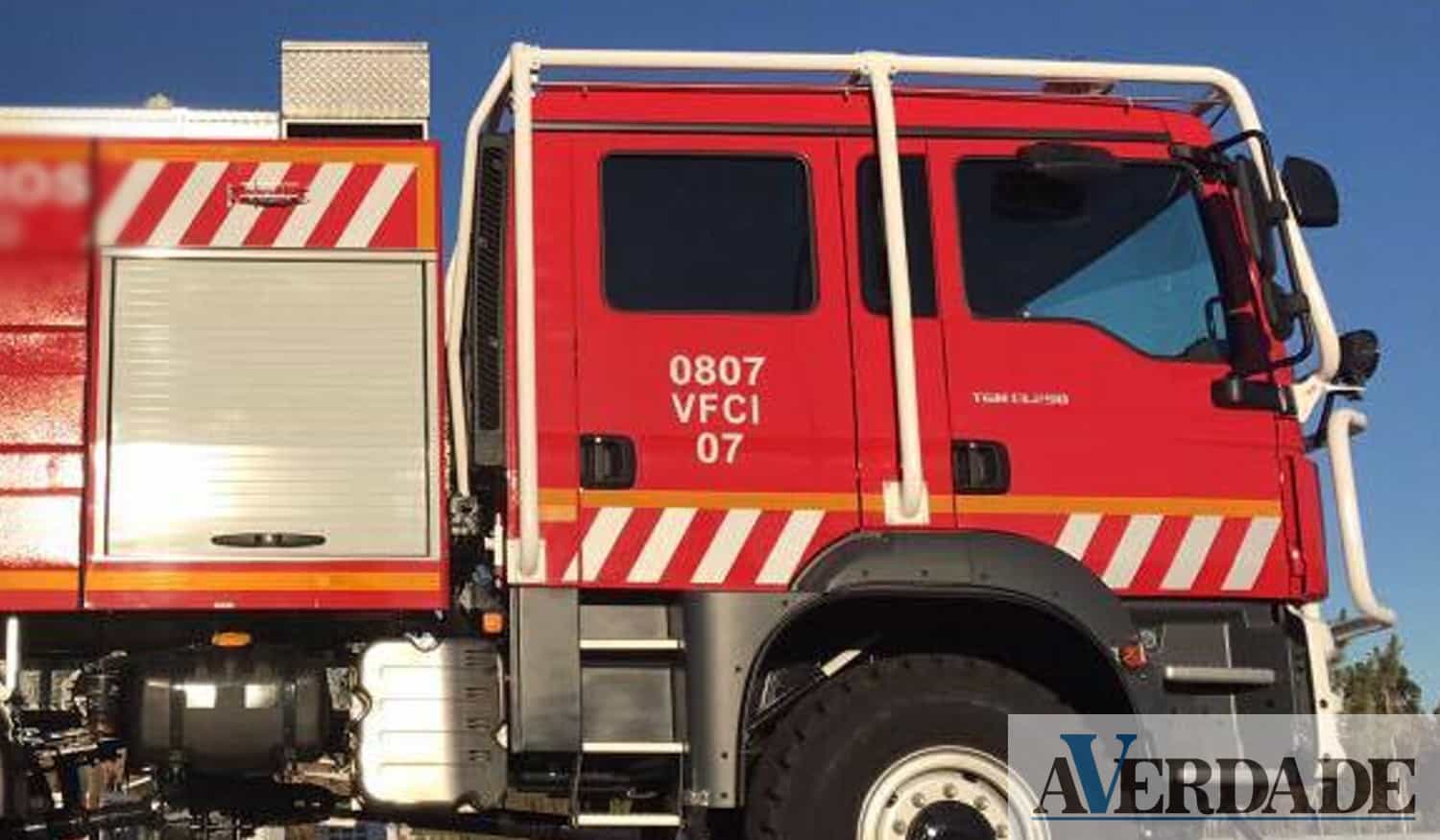 Bombeiros de Paços de Ferreira acionados para incêndio em fábrica de móveis