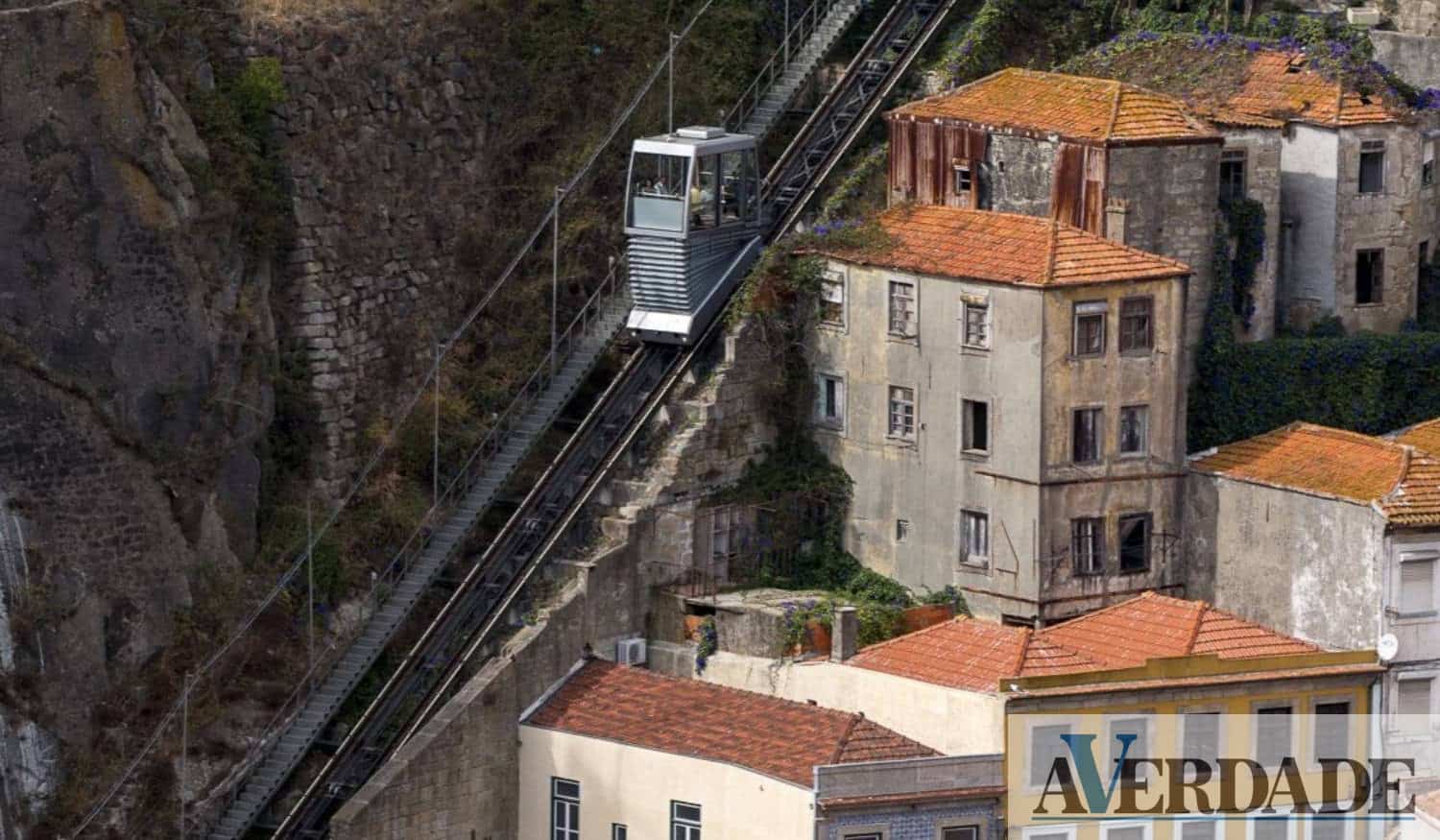 Funicular do Porto volta a funcionar com um sistema "totalmente novo e moderno"