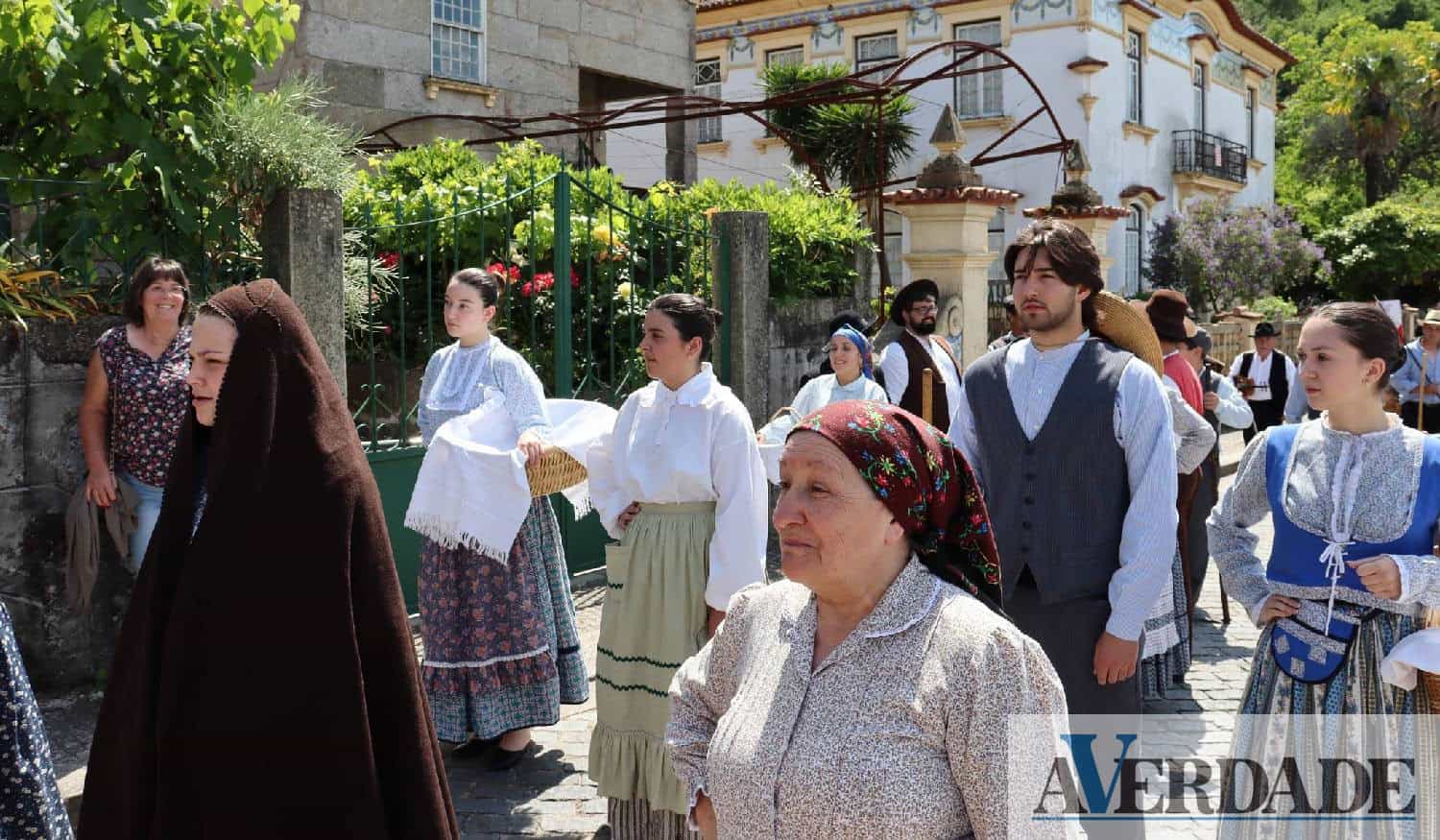 Autarquia de Cinfães promove primeira Noite Primavera Branca e III Desfile Etnográfico