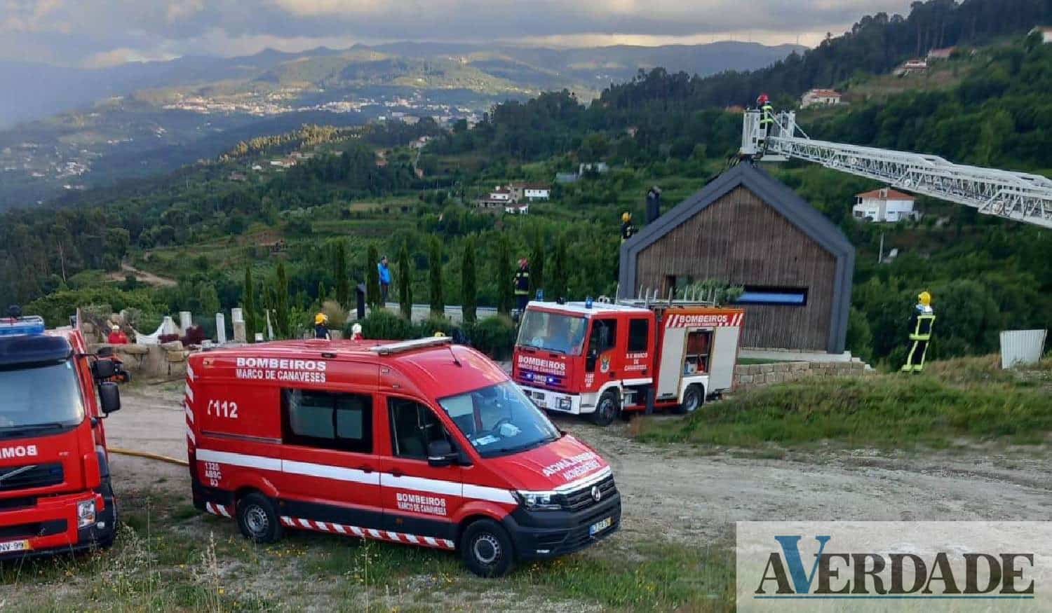 Quinze operacionais acionados para incêndio numa habitação em Marco de Canaveses