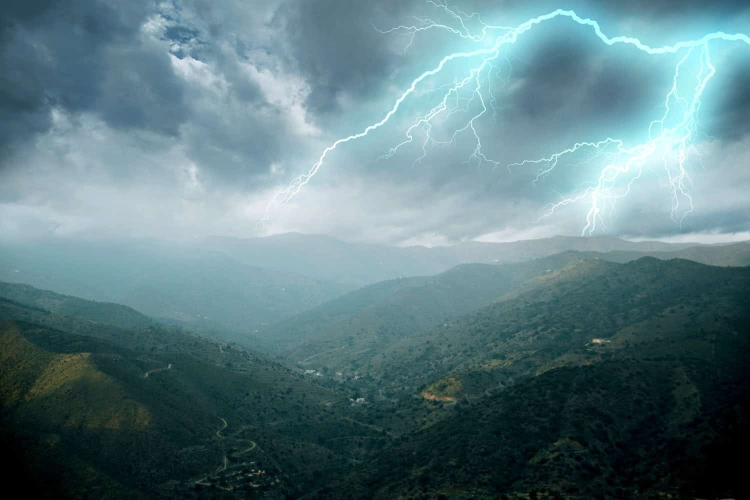 Região em alerta amarelo até às 21h00 devido à chuva e vento fortes