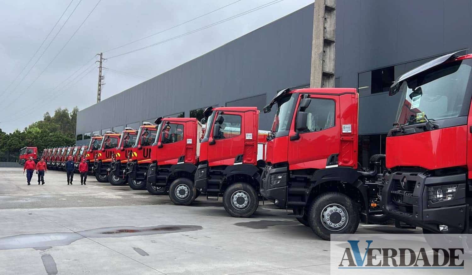 Bombeiros recebem 15 novas viaturas de combate a incêndios no âmbito do PRR