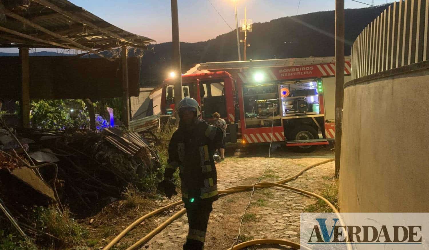 Cinfães: Bombeiros de Nespereira acionados para incêndio em habitação