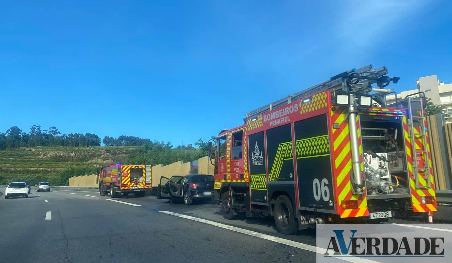 Bombeiros de Penafiel acionados para incêndio em carro na A4
