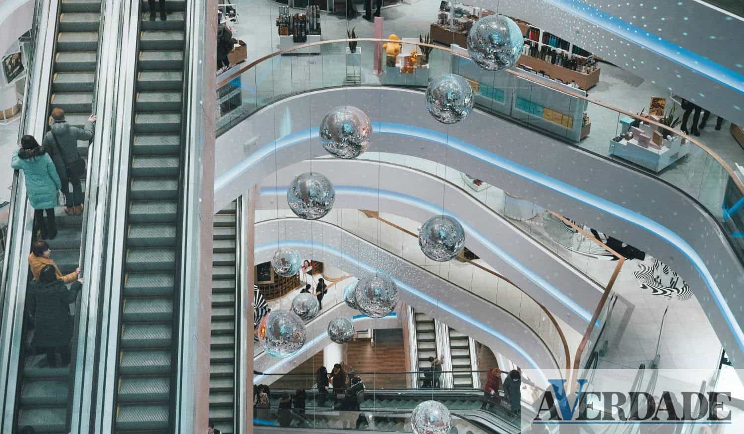 Encerramento dos centros comerciais aos domingos e feriados votado no parlamento