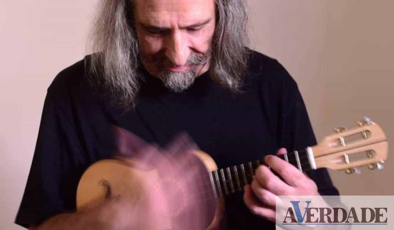 Júlio Pereira apresenta livro-disco 'Rasgar' este domingo em Penafiel