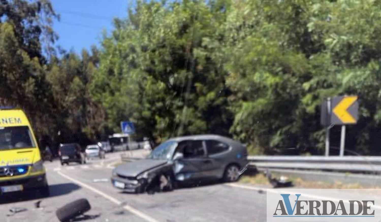 Colisão rodoviária deixa duas pessoas feridas em Gandra