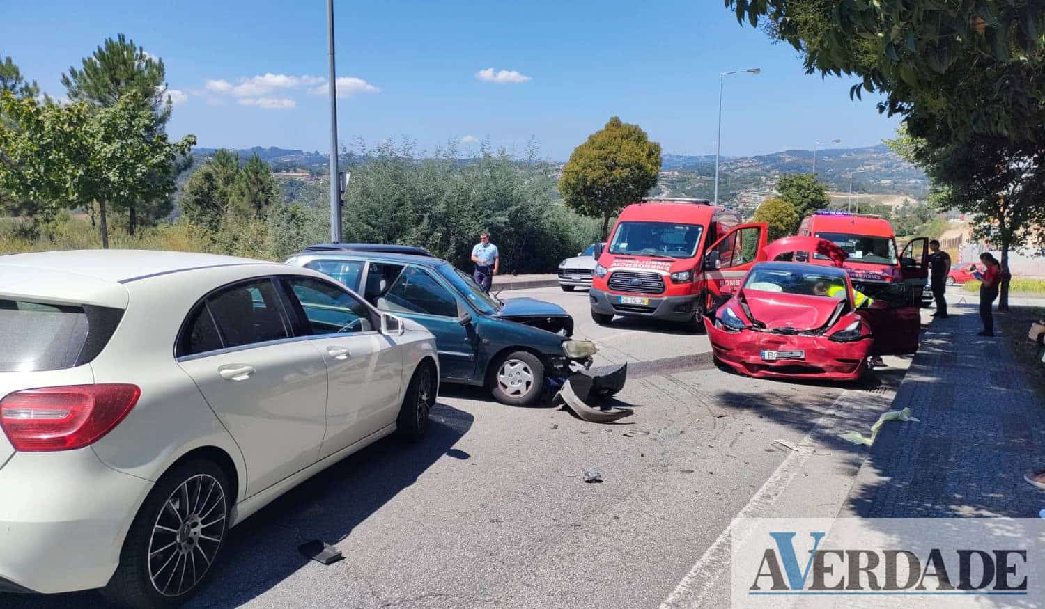 Colisão de três carros provoca dois feridos no Marco de Canaveses