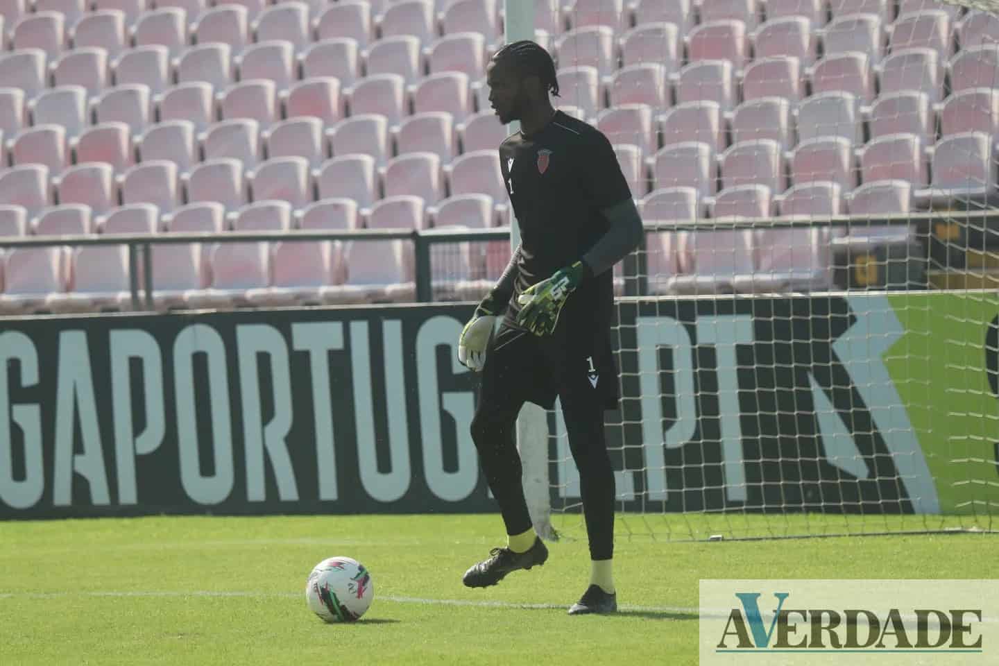 Guarda-redes do FC Penafiel foi substituído aos 12 minutos, mas treinador garante titularidade no próximo jogo