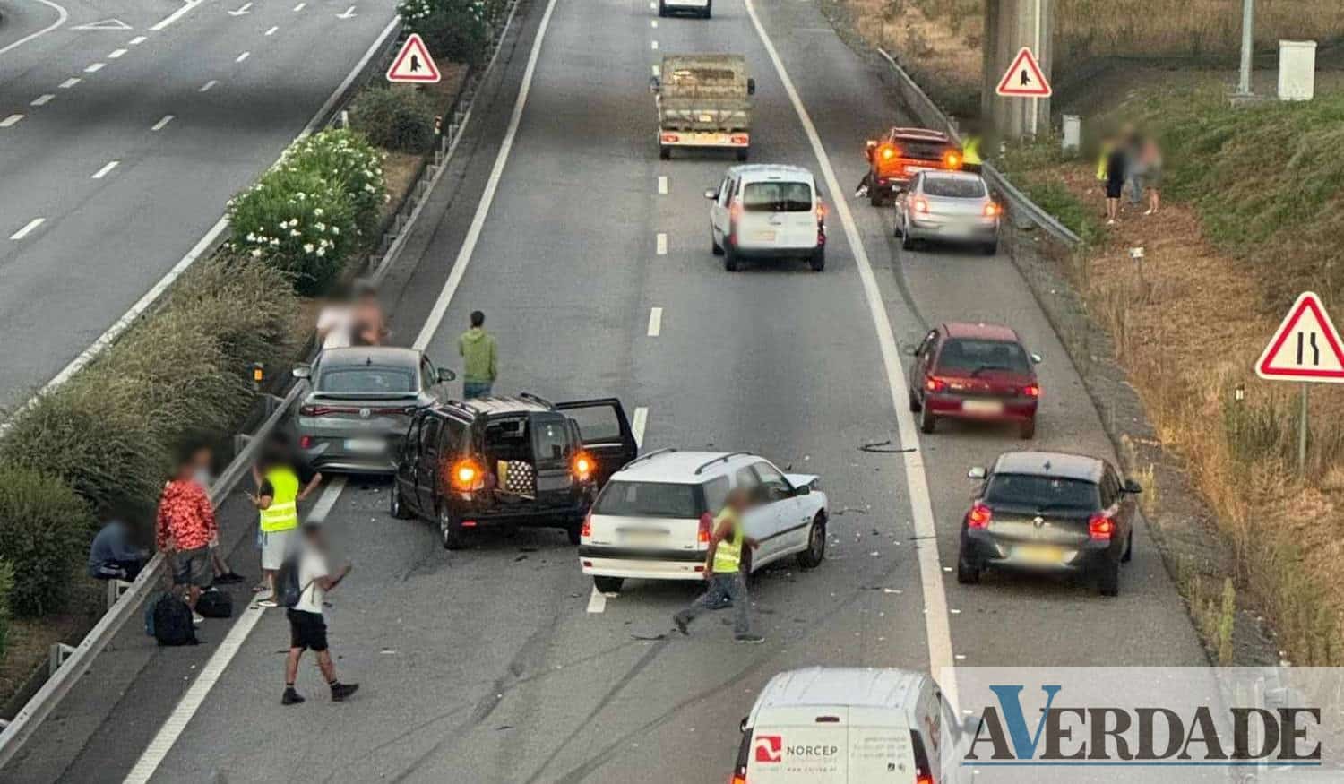 Circulação na A4 restabelecida após acidente com várias viaturas em Paredes