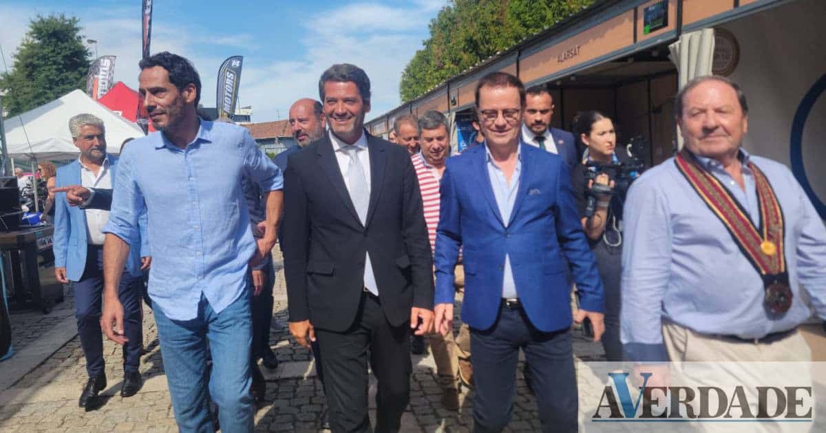 André Ventura visita AGRIVAL e destaca importância "do contacto com empresários"
