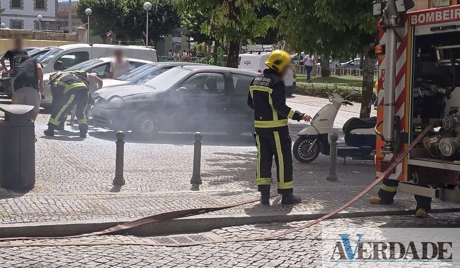 Carro ardeu esta tarde em Marco de Canaveses