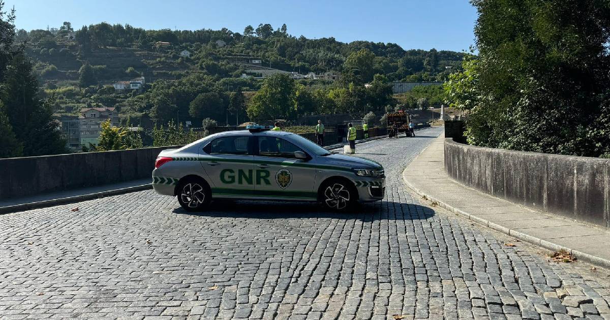 Gasóleo na Ponte Duarte Pacheco leva à queda de ciclistas do Grande Prémio JN